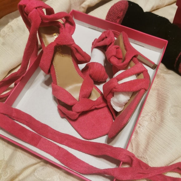 Nib wrap arouund heels moving sale any 2 for 20 - Picture 4 of 4